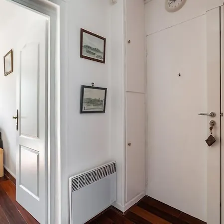 A Cosy 1-bdr In Montparnasse Apartment